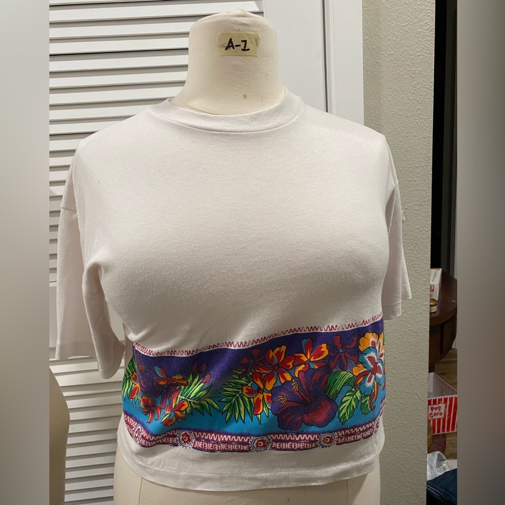 🔥🔥Pro spirit Womans xlarge crop top. Island graphic tshirt. Cut tags